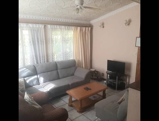 3 BEDROOM HOUSE FOR SALE IN MONTCLAIR